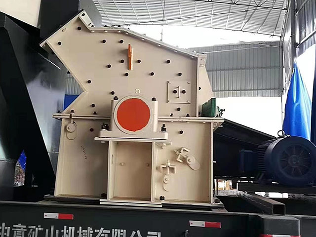 又發(fā)貨了! 中意高效細(xì)碎機助力鐘總砂石廠細(xì)碎生產(chǎn)